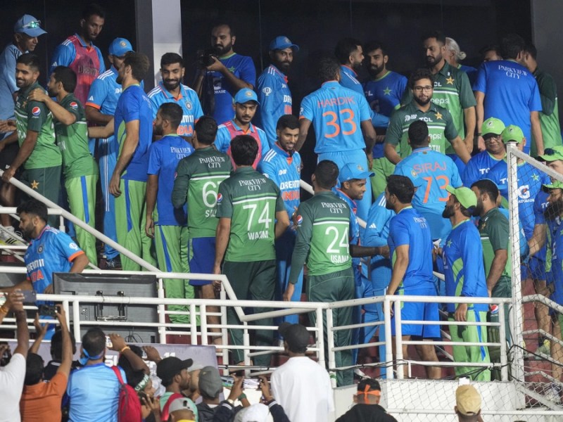 Fans scramble for India vs Pakistan World Cup tickets,